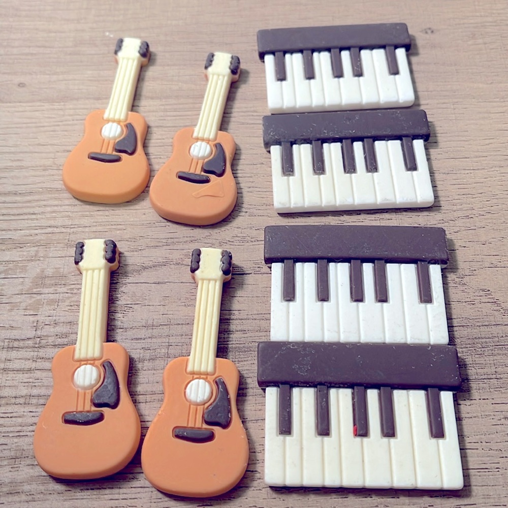 8 Resin flat back charms. Piano and guitar